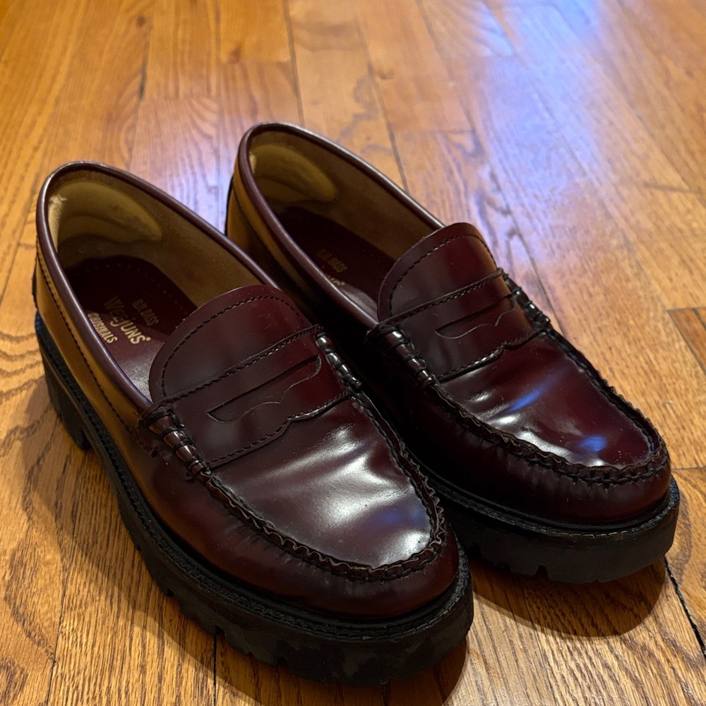 Burgundy/ oxblood women’s G.H. Bass Weejuns loafers